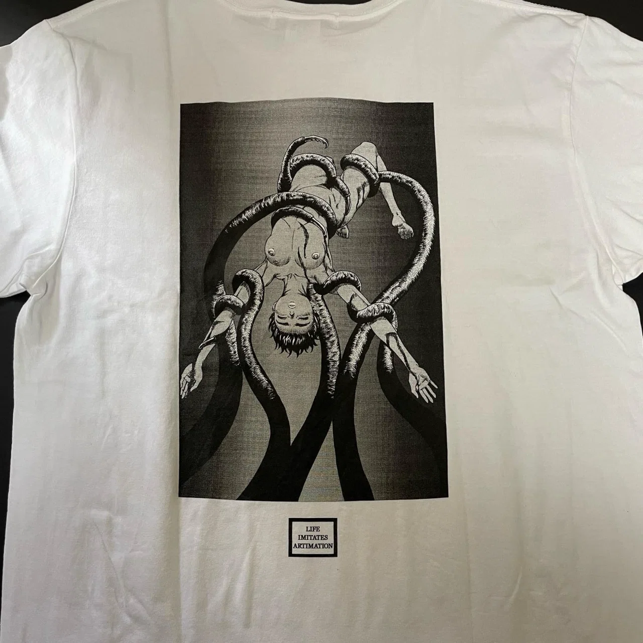 ベルセルクのTシャツ｜柳の木