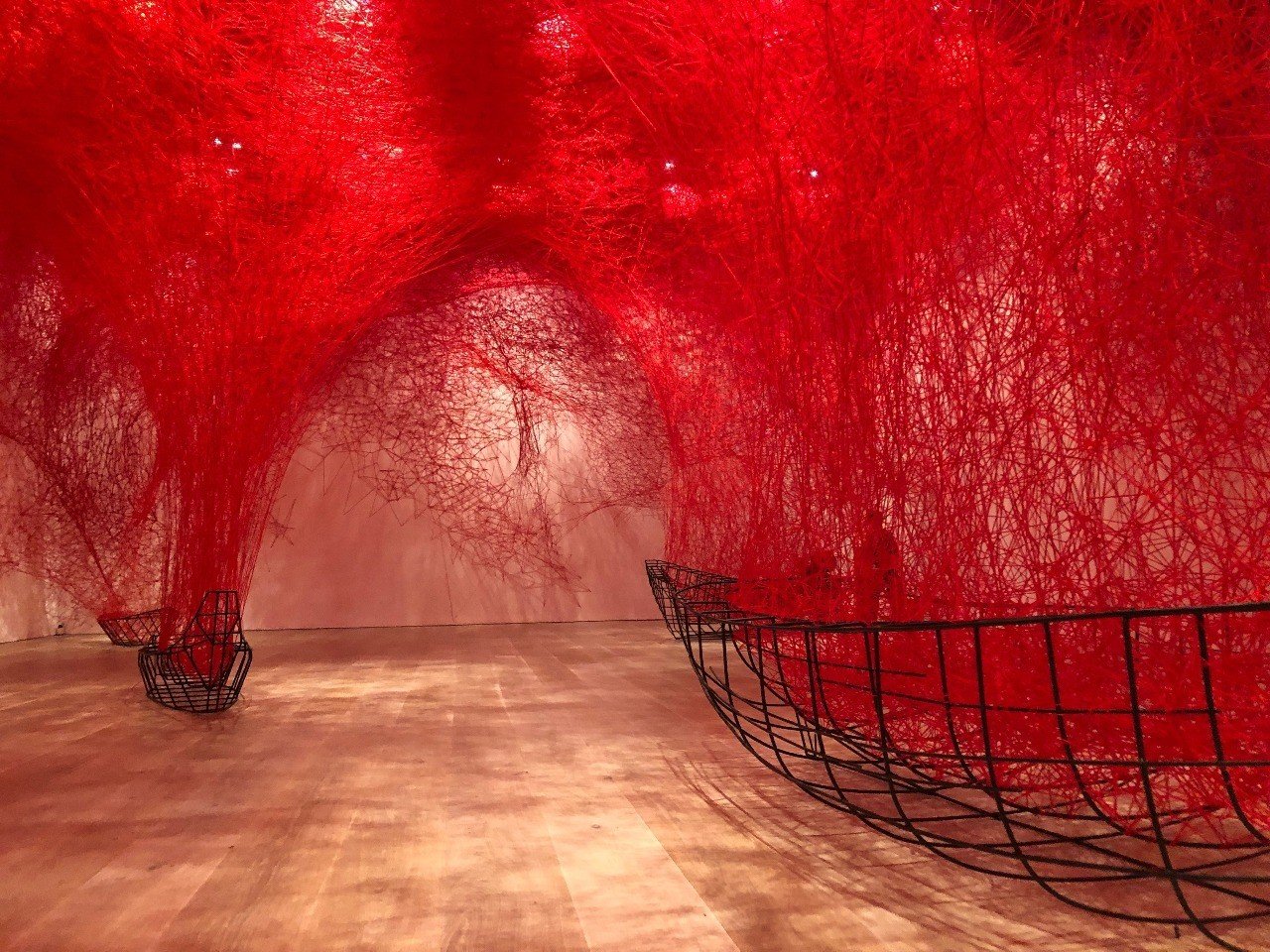 塩田千春展 魂がふるえる【感想】｜もちづき