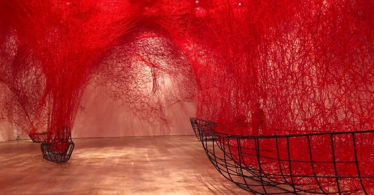 塩田千春展 魂がふるえる【感想】｜もちづき