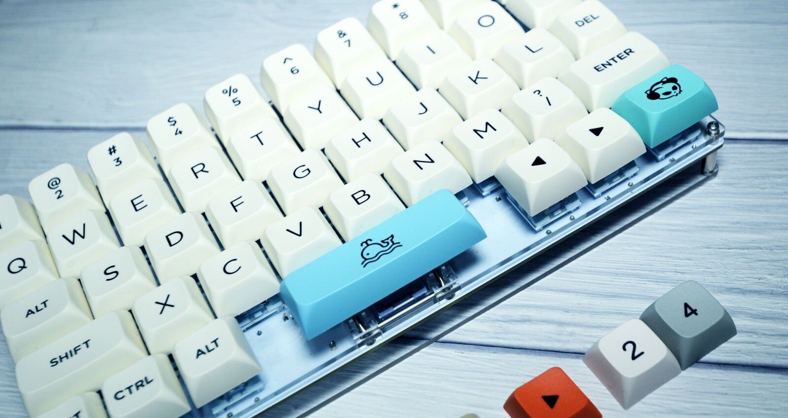 自作キーボード delta50% レッド 自作キーボード delta50