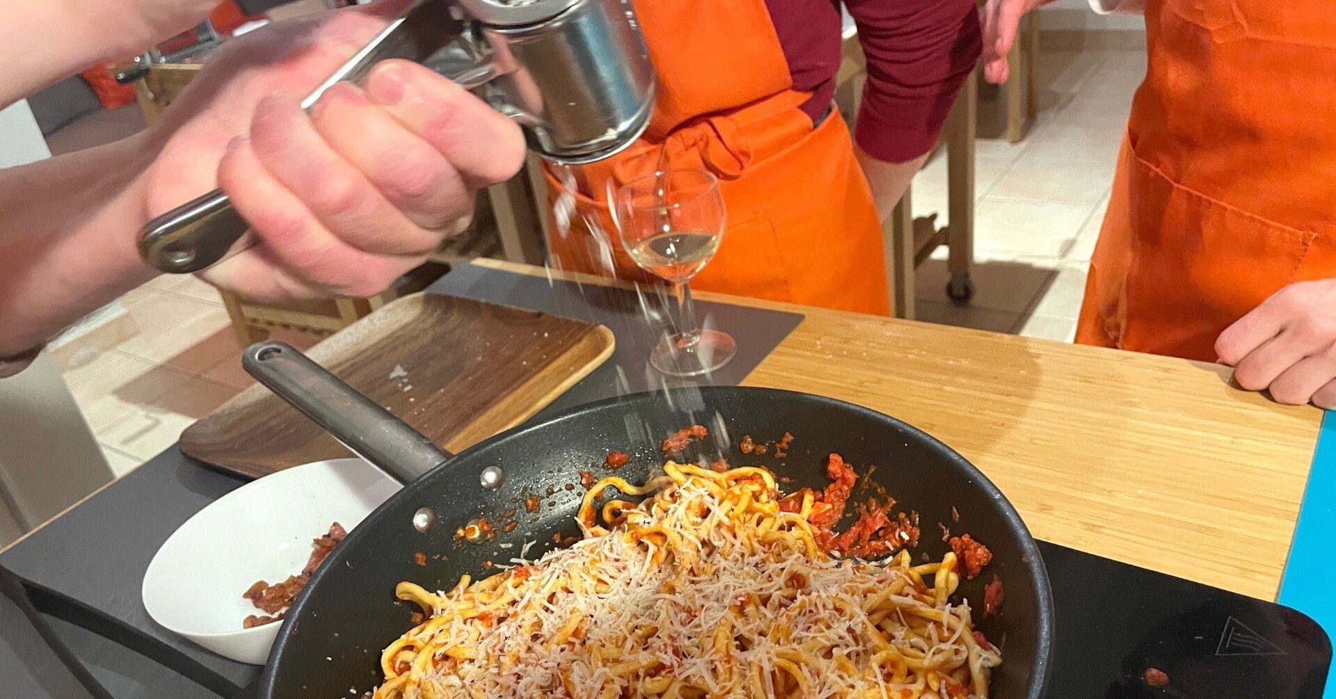 旅ログ】イタリア人の家にパスタを習いに行ってみた｜おぜき まーや