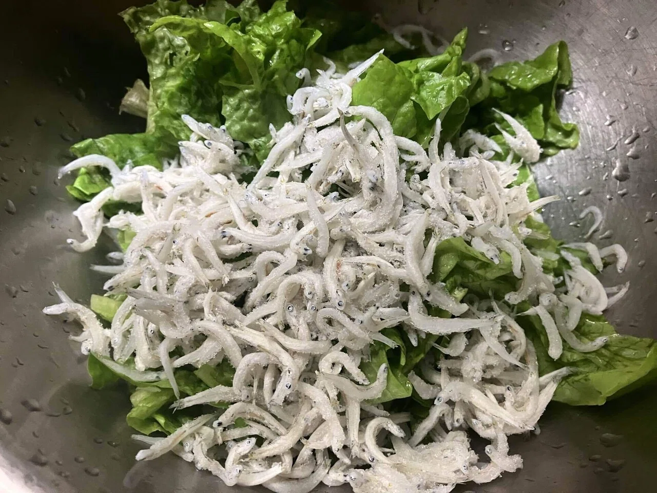 搔き萵苣（ちしゃ）としらすの雑炊 Rice gruel with cutting leaf 