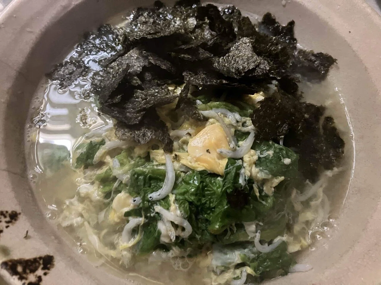 搔き萵苣（ちしゃ）としらすの雑炊 Rice gruel with cutting leaf 