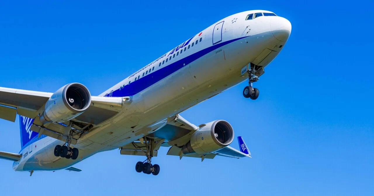 にんぎょう ボーイング767のEとP｜ミヤッチ・フォトクリエイティブ・ラボ | 写真