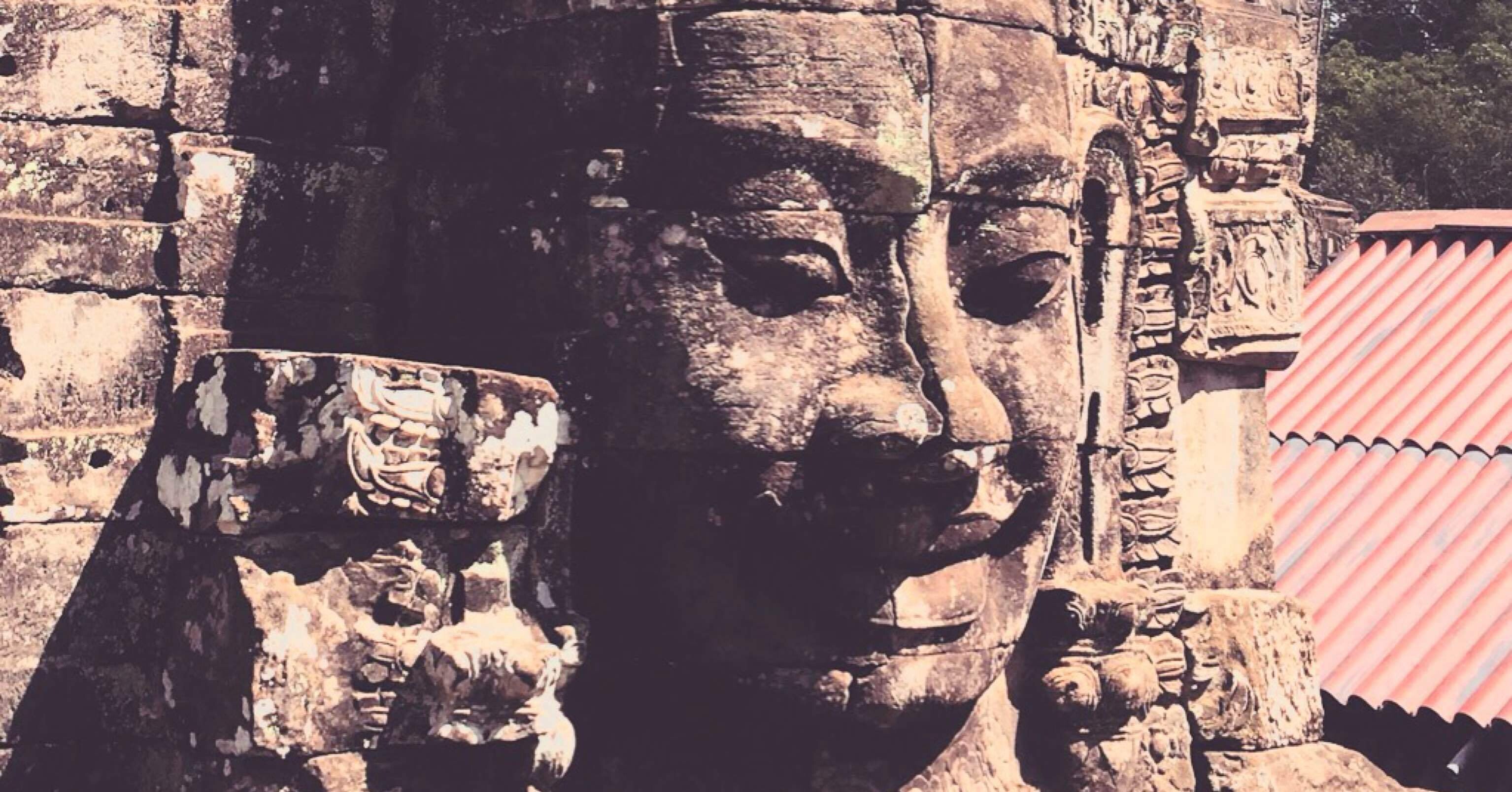 バイヨン寺院の歴史と観光情報をご案内いたします。｜プレアヴィヒア