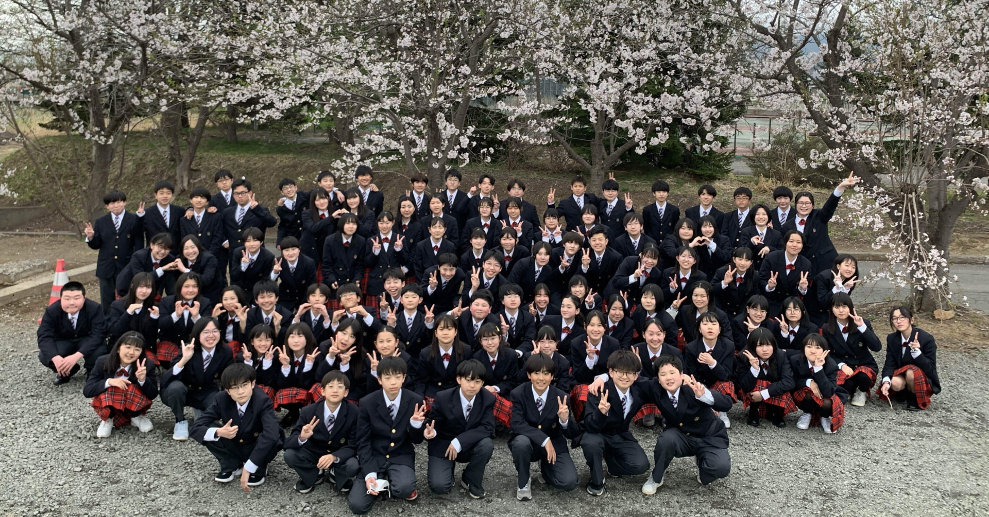 中学校】2024年度集合写真（🌸桜の下🌸）｜【公式】東奥義塾中学校