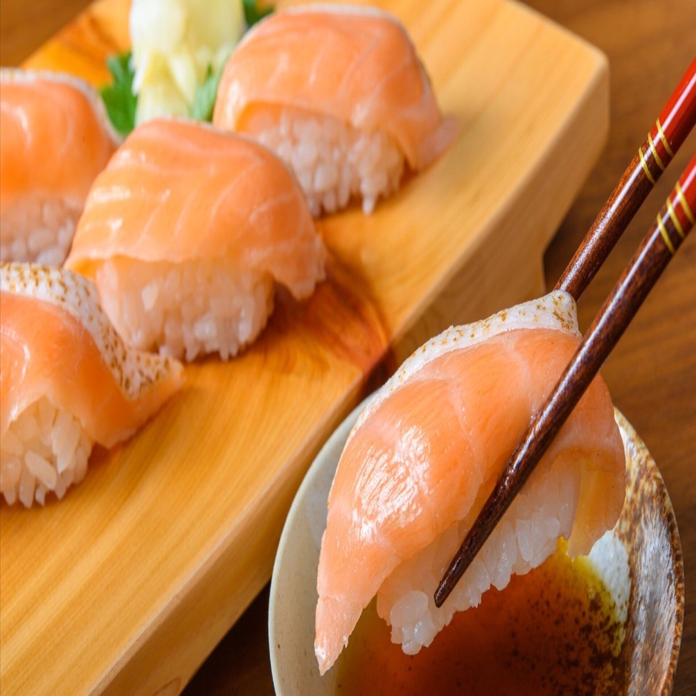 高騰するサーモン価格 「サケを生むニジマス」が救世主に｜村上 臣