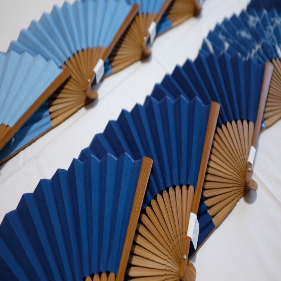 古布 両面染め 型染 藍染 上っ張り 紅花染め 団扇伝統技術の融合が
