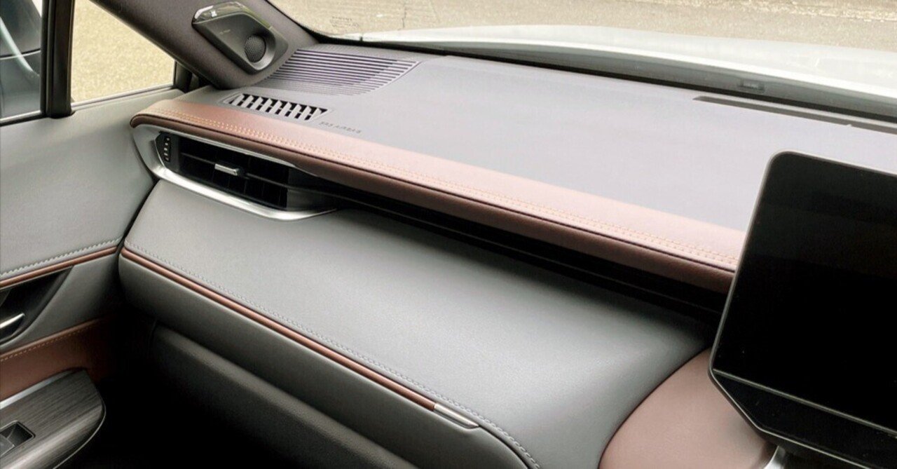 グラージオ80 ハリアーセンターコンソールガーニッシュブラウン革 ブラウン革のダッシュガーニッシュ♡80ハリアー｜Grazio&Co.社長日記2.0