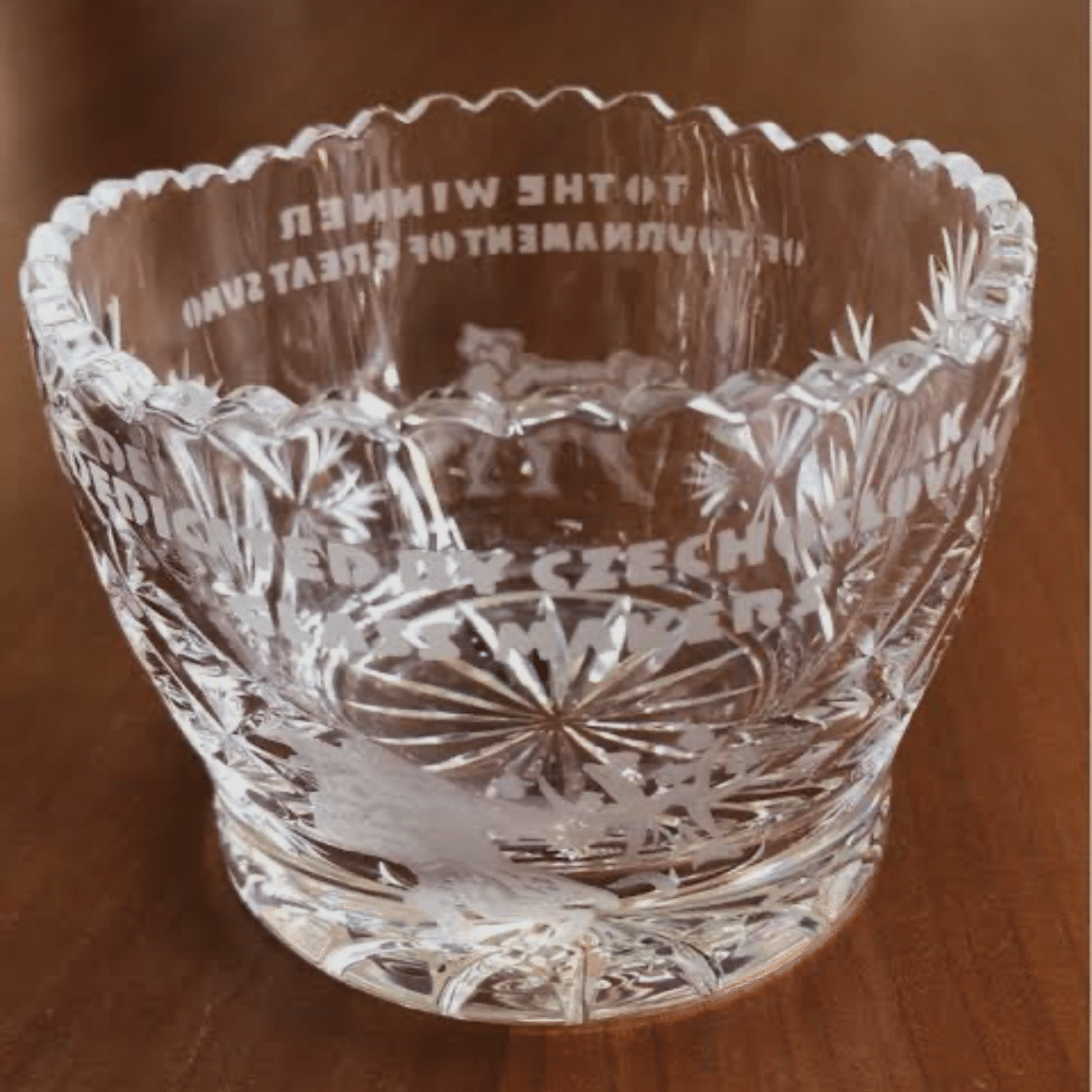 チェコ共和国にて購入　ボヘミアングラス大平皿 優勝力士に贈られる麗しいボヘミアングラスの産地・チェコの温泉郷