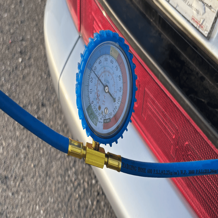 全文無料）車のエアコンのガスをチャージしてみた件[ポルシェ964整備