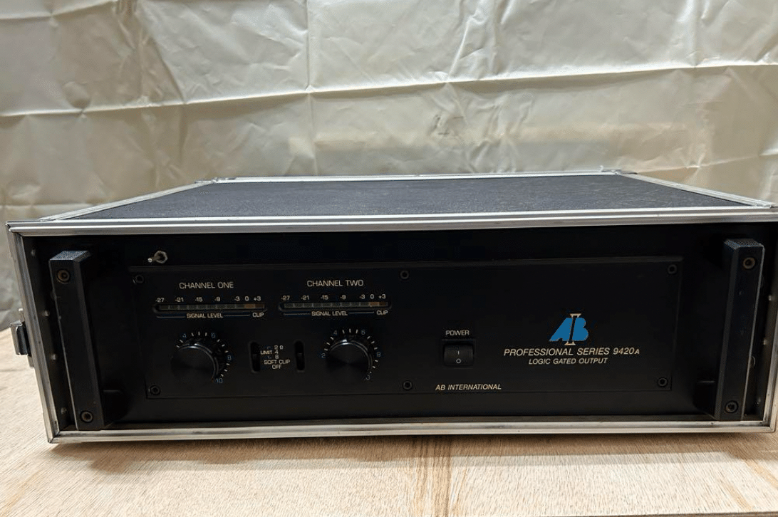 AB INTERNATIONAL 9220A パワーアンプ アメリカ製 AB International Professional Series 9220A Amplifier, works