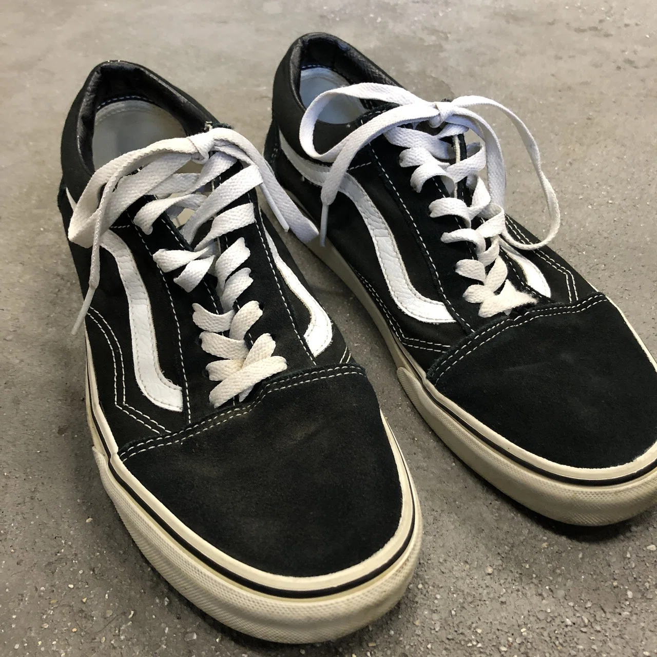 副業】リサイクルショップで買ったスニーカーを綺麗にしてメルカリで 