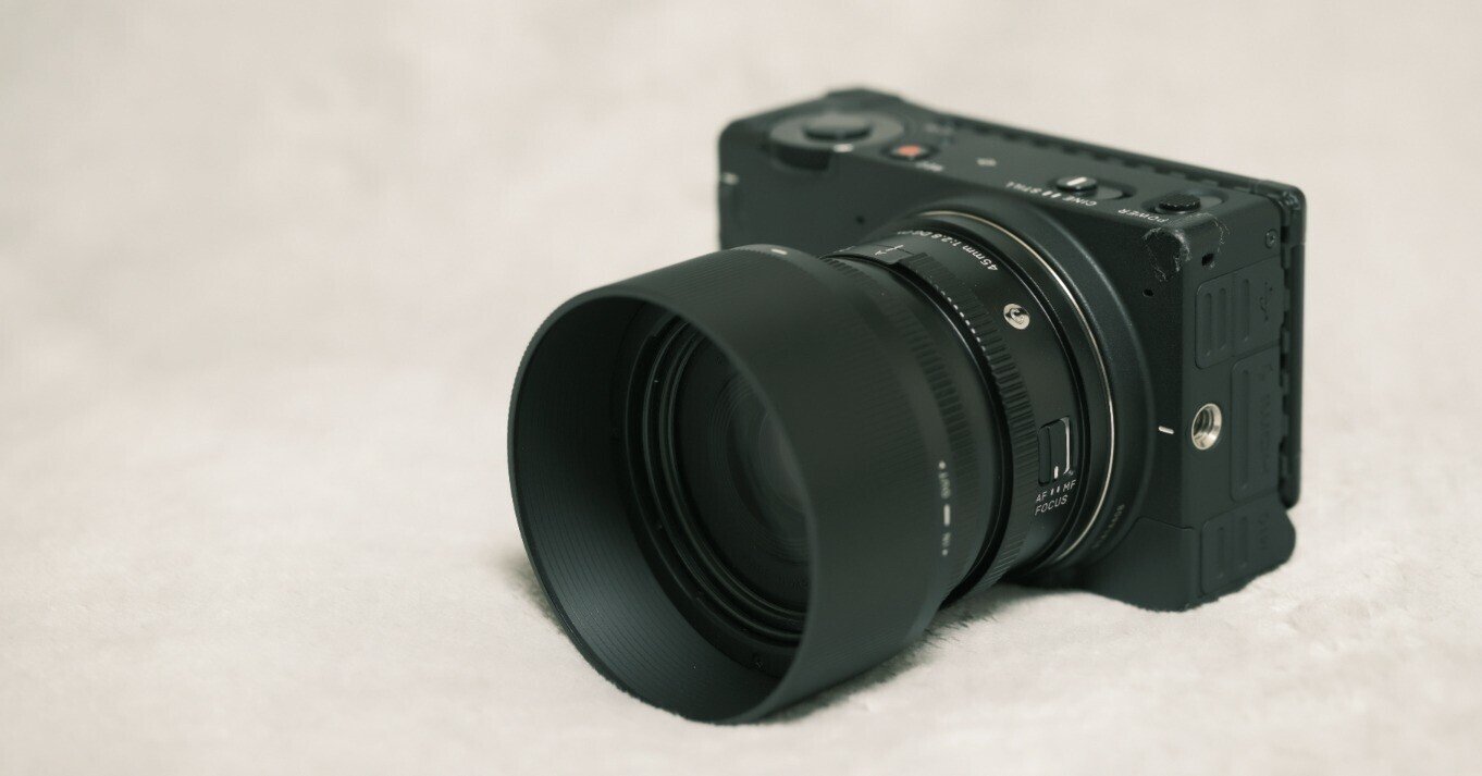 レビュー】共に生きるレンズ 45mm F2.8 DG | ContemporaryをSIGMA fpで