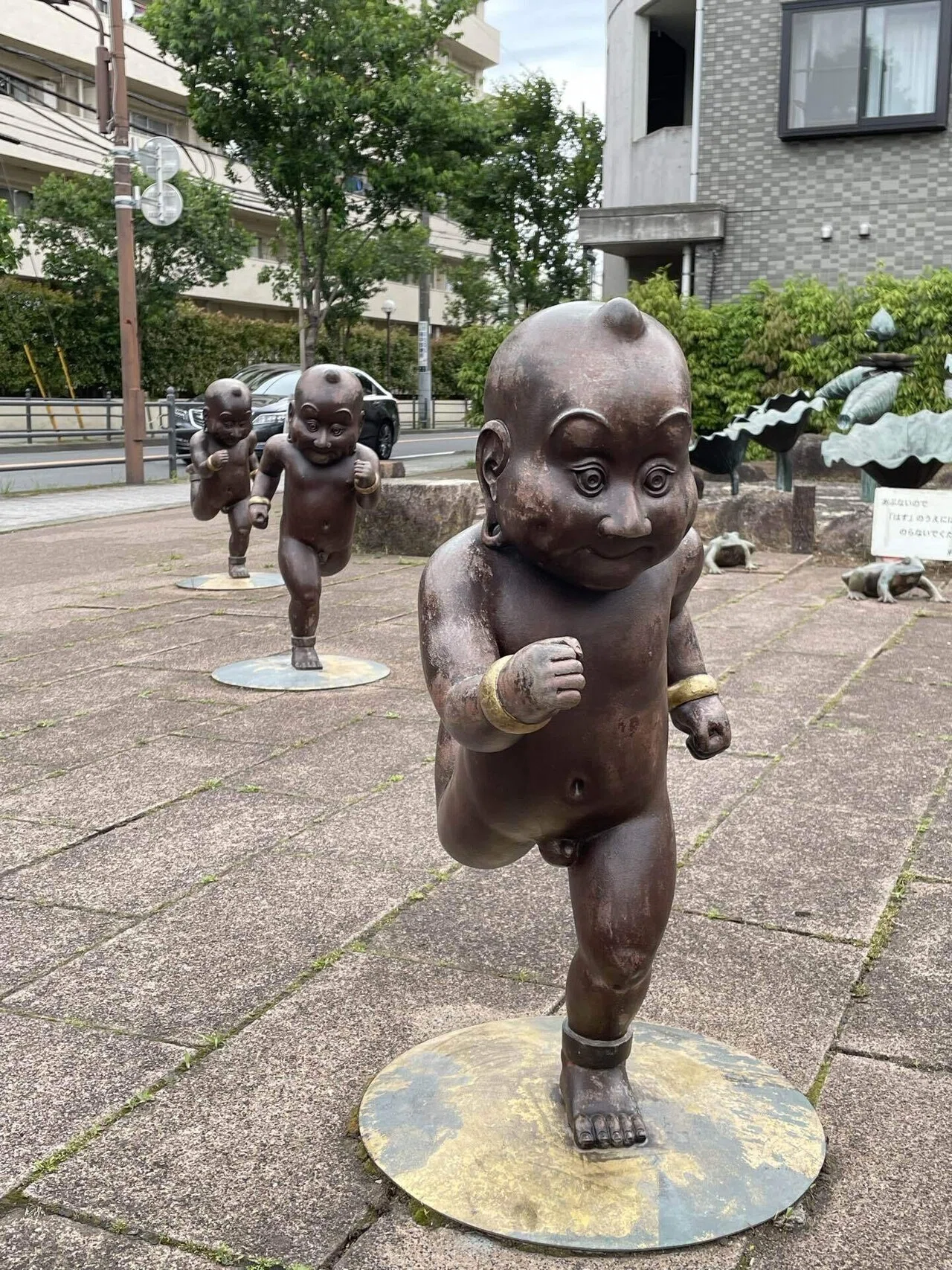 彫刻・オブジェ HTHTDCND 市内に謎の彫刻？！｜ニワトコゾクのLIFE IS A JOURNEY～50代・非正規
