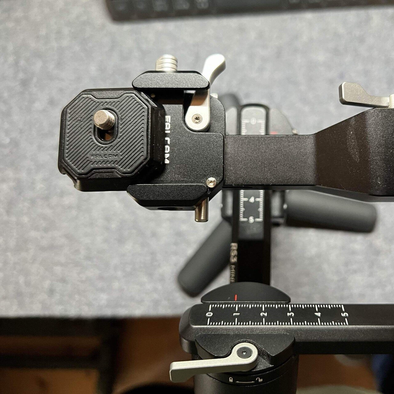 Ulanzi ZERO F38 カーボン三脚 F38クイックシュー付き レビュー