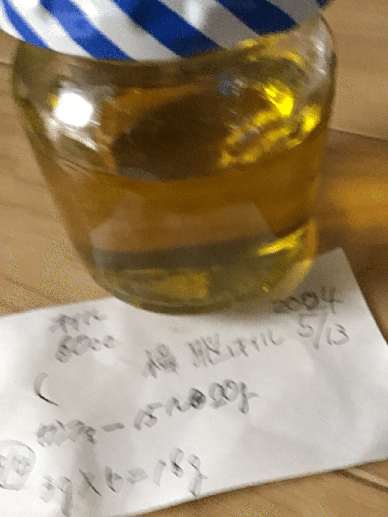 木から採った樟脳。(台湾製) オリーブオイルで樟脳湯煎して作れる樟脳油/カンファーオイルがずっと気になってたヤツやっとこ作ったんだった。 変人