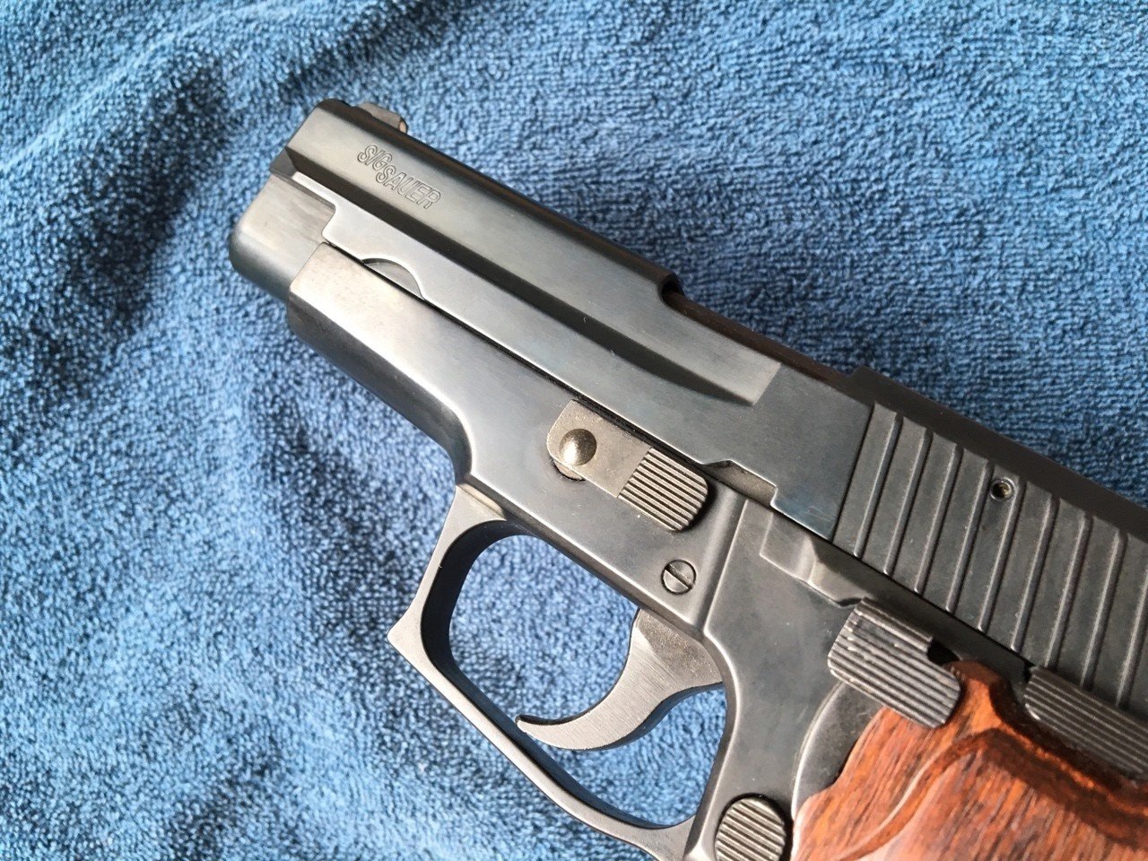 KSC P226R HWブルーイング 美品 KSC ガスブローバックハンドガン P226R HW 07ver | ガスブローバック