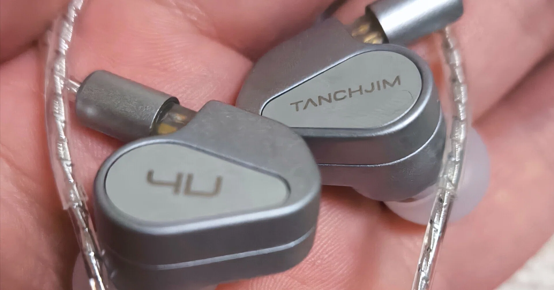 tanchjim 4u+XINSH F05 Guhe 4.4mmとイヤーピース Tanchjim (タンジジム) 4U （For You） は 万人向け。万能・高品質・高