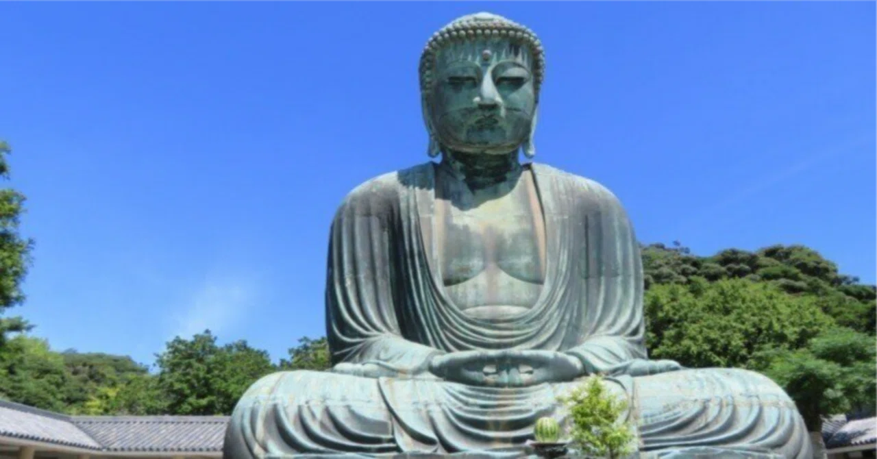 鑑賞＊大仏の胸元広く夏木立｜岡田耕