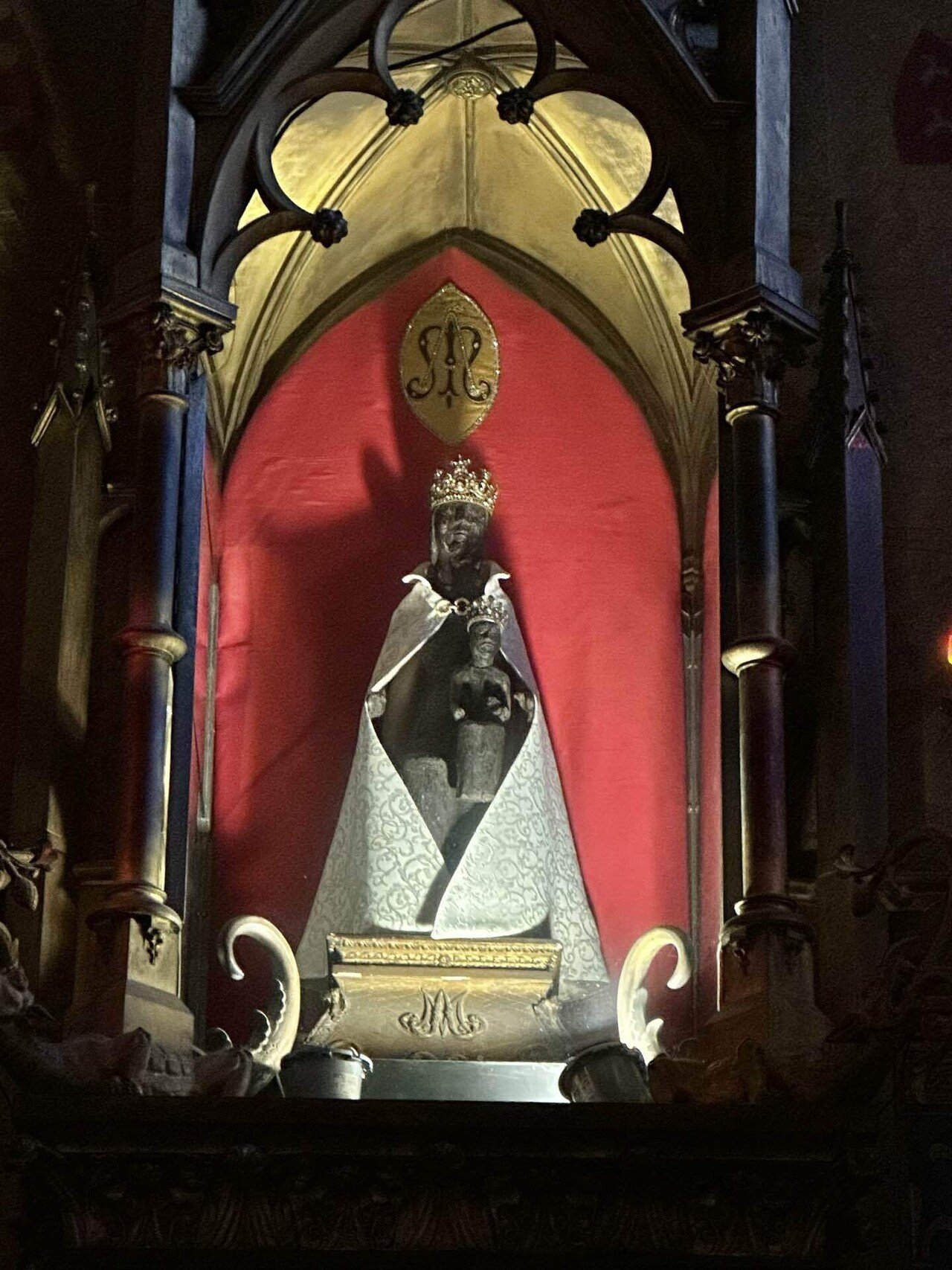 ここでは睡眠を諦めてください。」聖地ロカマドゥールの夜【世界多分