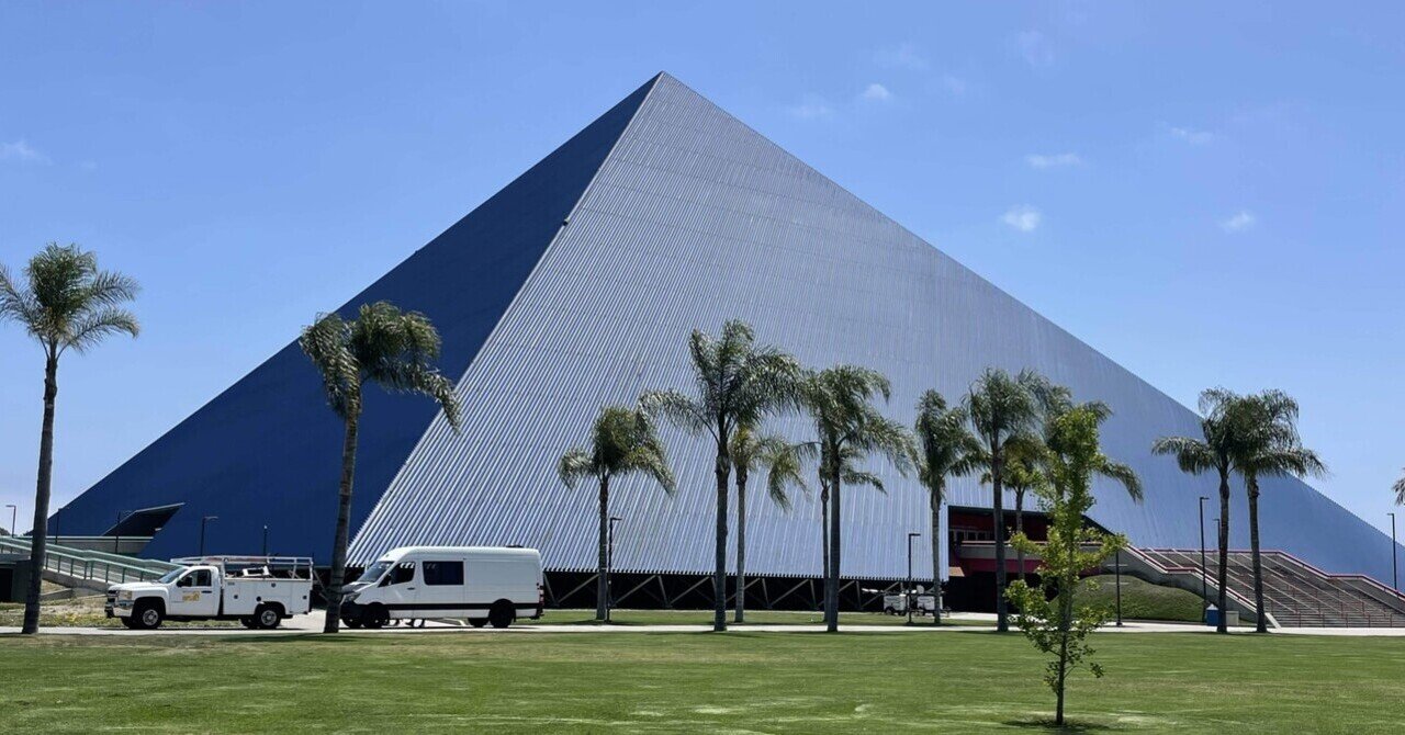 ジャーニー・ギターだったりして - ミズリーからカリフォルニアまでバスの旅 Journeys Through Stories - YouTube