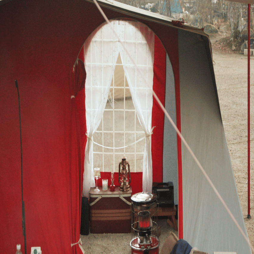 大きな窓付きキャンプテント DOD タケノコテント ベージュ 大きな窓