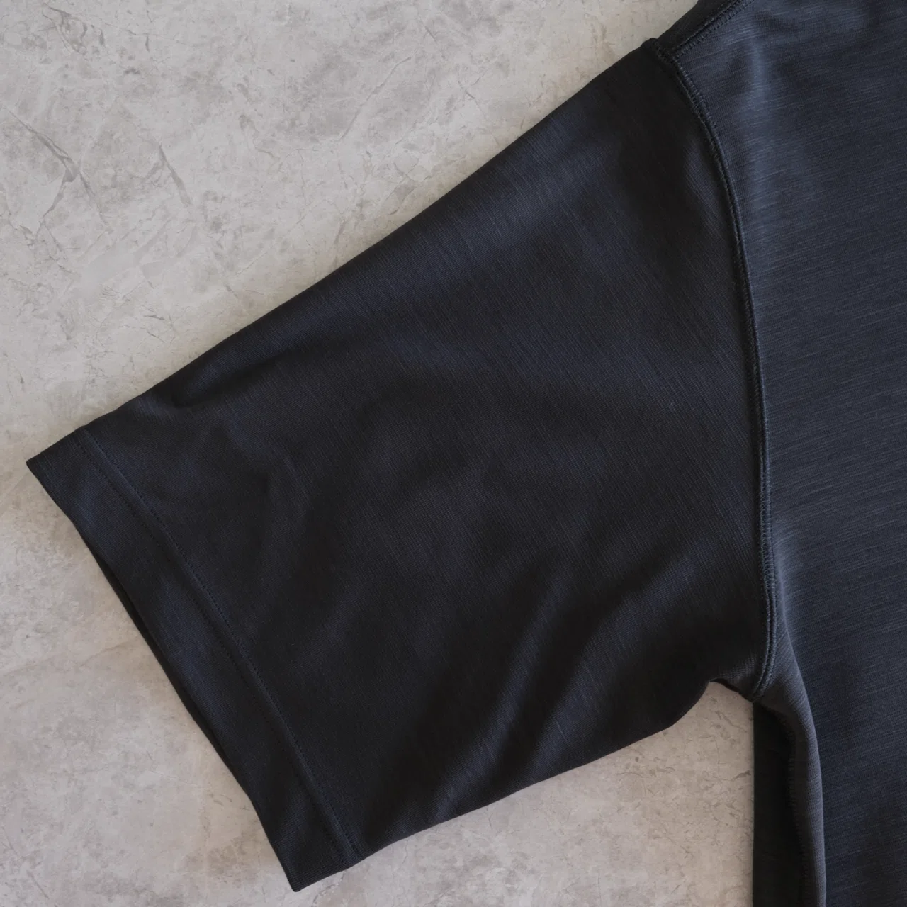 山内の上質ニットTシャツ｜水岡