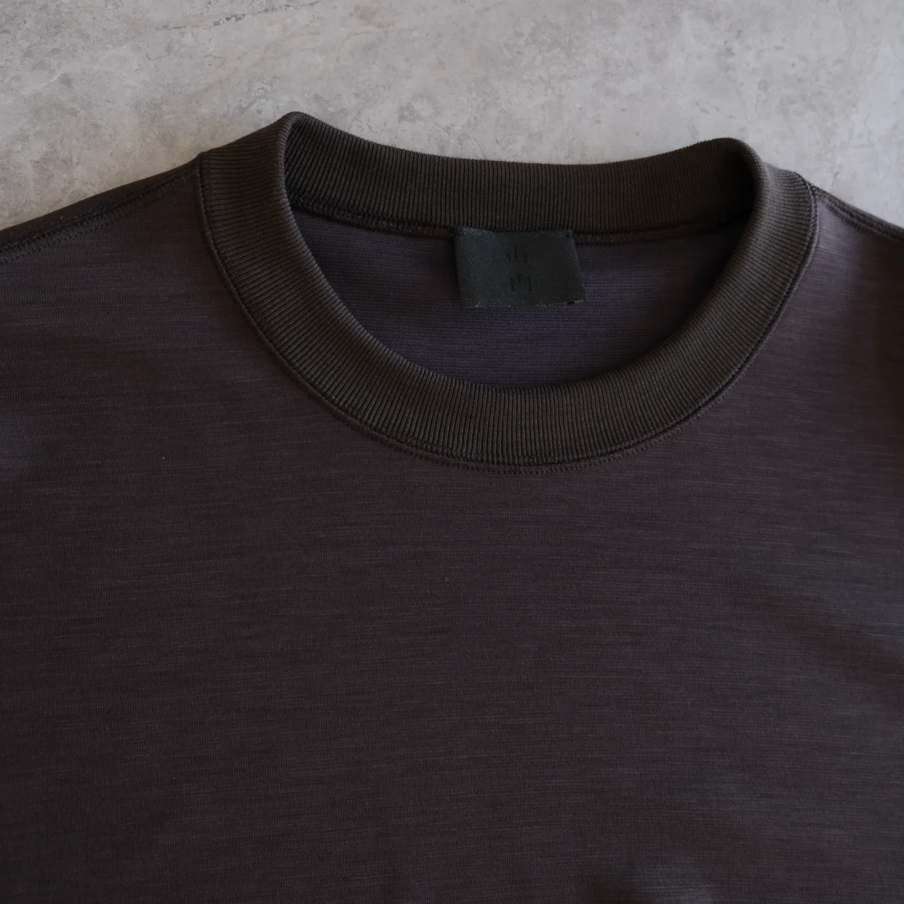 山内の上質ニットTシャツ｜水岡