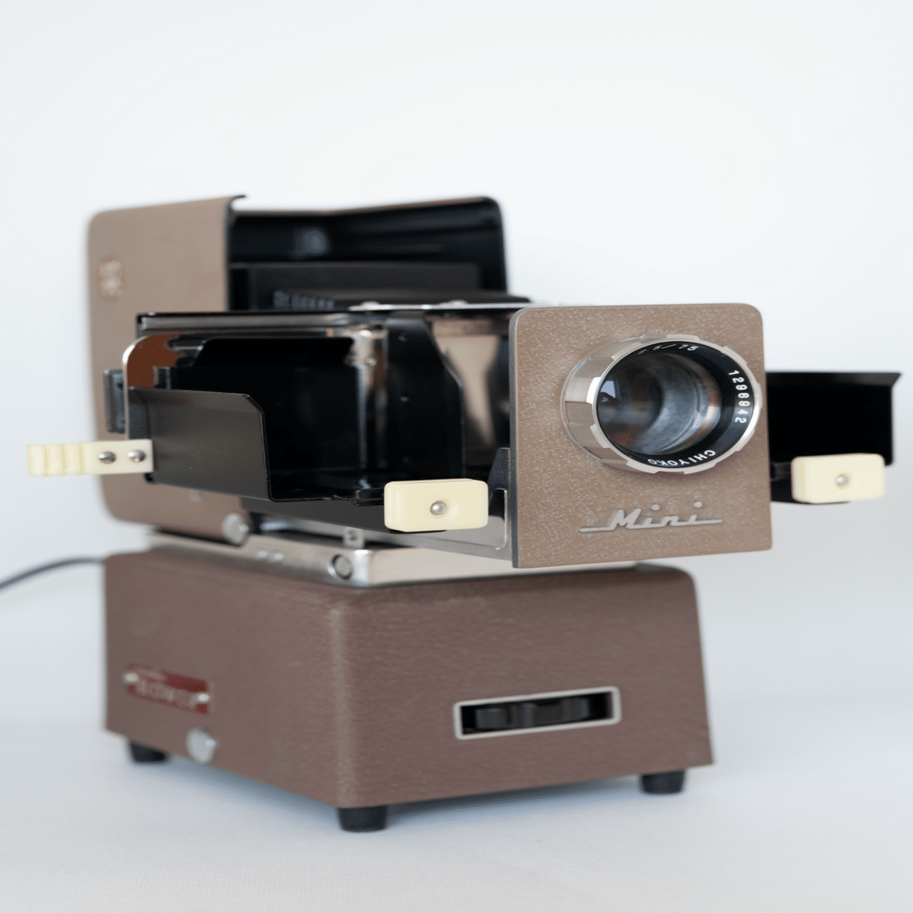 スライドプロジェクターで楽しむ｜フランコ・本棚