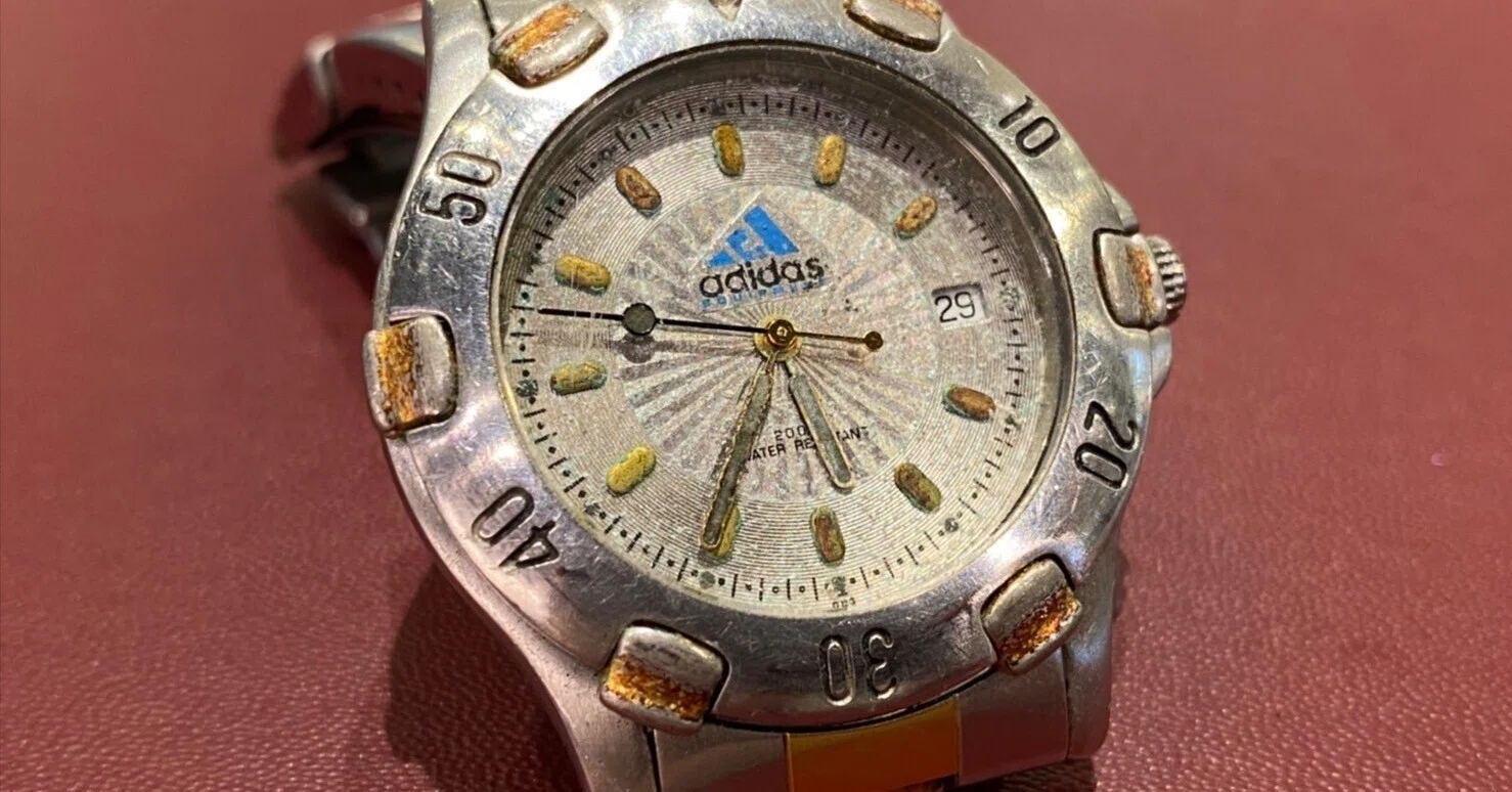 アディダス（adidas）の腕時計電池交換は自分でできる？電池の種類は 