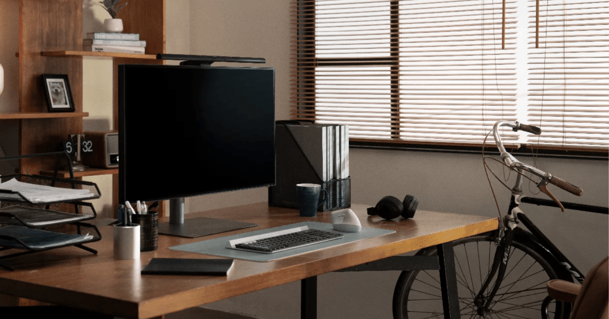 さらに進化して便利になったBenQ ScreenBar Pro モニターライト