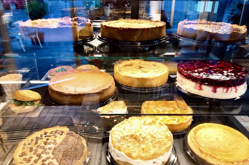 ミュンヘンのお洒落カフェ Vollaths でドイツサイズなケーキを食べてきました 旅するチキン Note ミュンヘンのお洒落カフェ Vollaths でドイツサイズなケーキを食べてきました 旅するチキン Note
