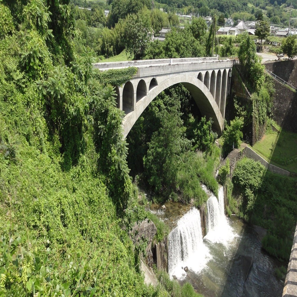 勝沼・祝橋】ワイン発祥の地に掛かるコンクリートアーチ橋｜あずさ＠訪問記