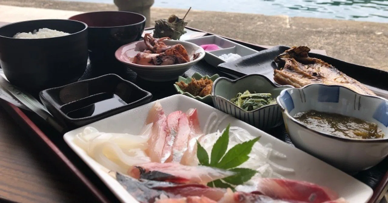 京都・伊根の蒲入漁港、『漁港めし』。絶品ランチの美味しい理由