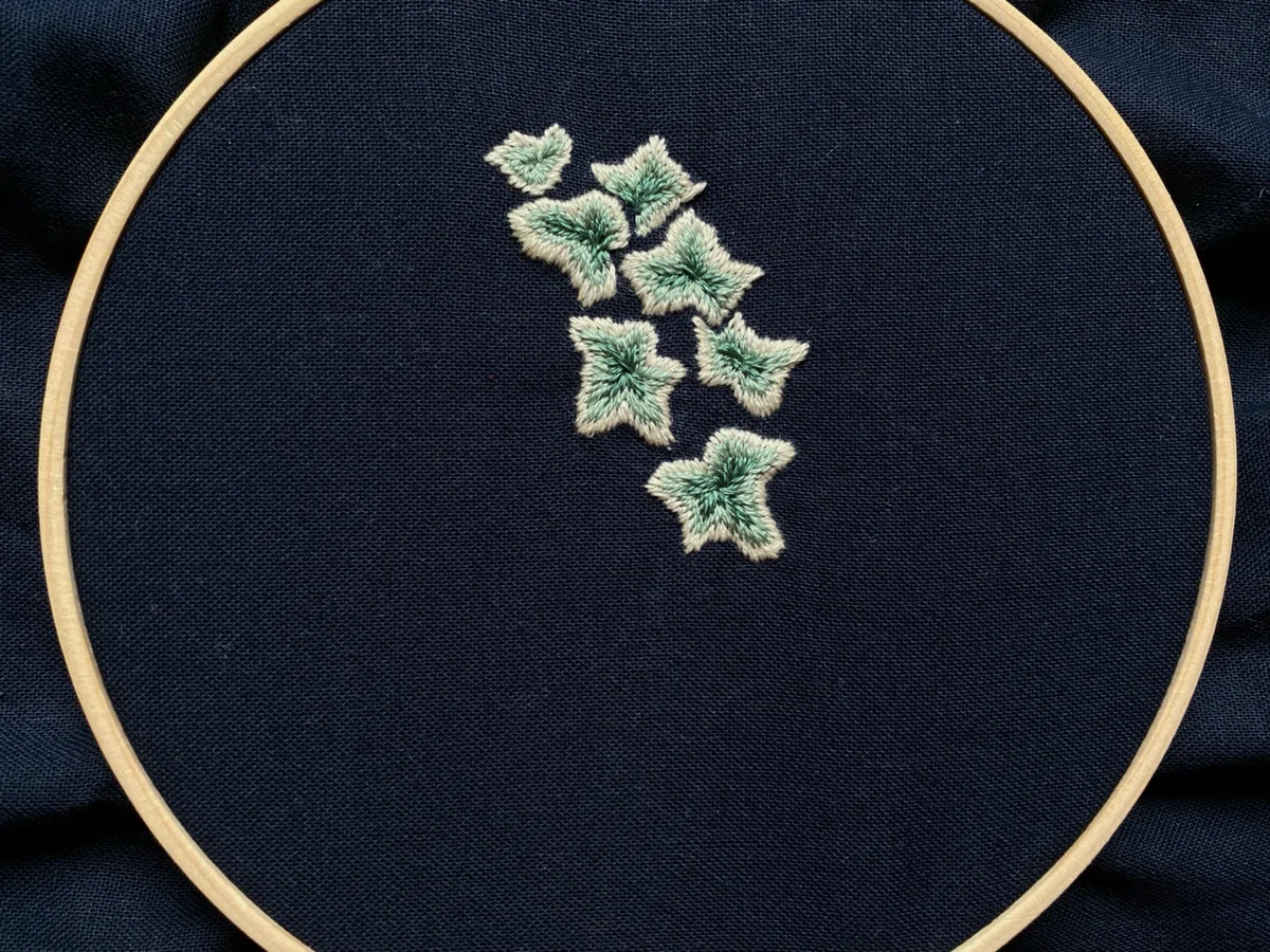 アイビー 立体刺繍と平面刺繍の作り方【無料図案】｜水谷禎子（みずた