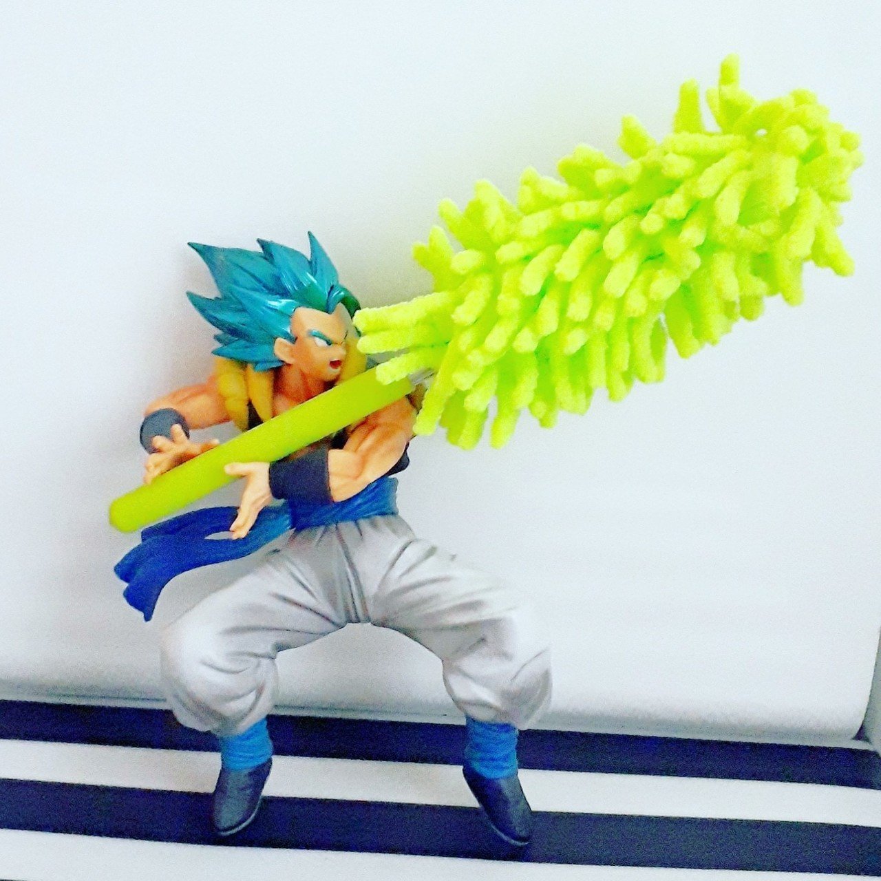 長男が持ってきたフィギュア ハンディモップ持てる ˊᗜˋ ハンディモップ置き完成w Rinanari Line スタンプ 販売中 Note