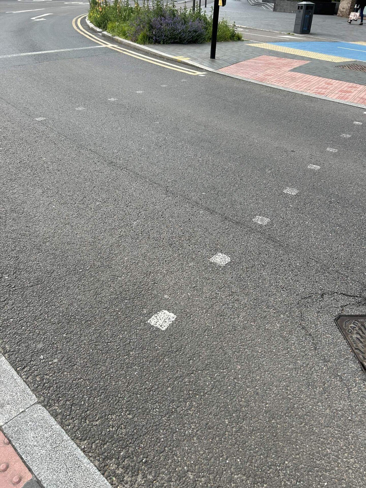 001: イギリスの横断歩道｜numario@ロンドン