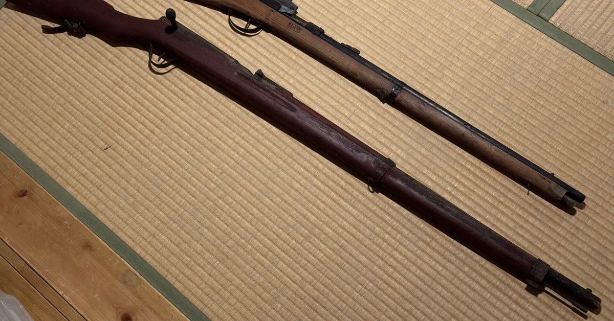 青年たちの訓練に使われた木製の模擬銃ー撃てなくても取扱に慣れ