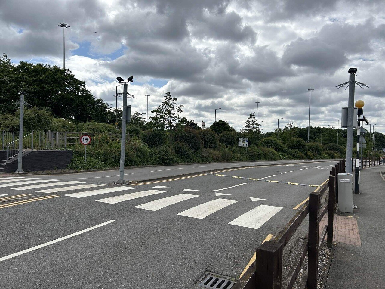 001: イギリスの横断歩道｜numario@ロンドン