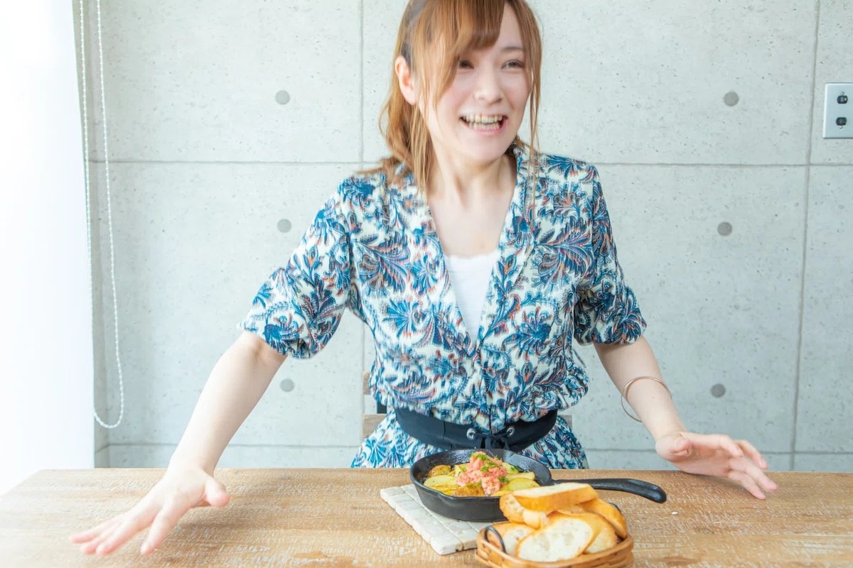 明太ポテトアヒージョ｜ズルめし美女