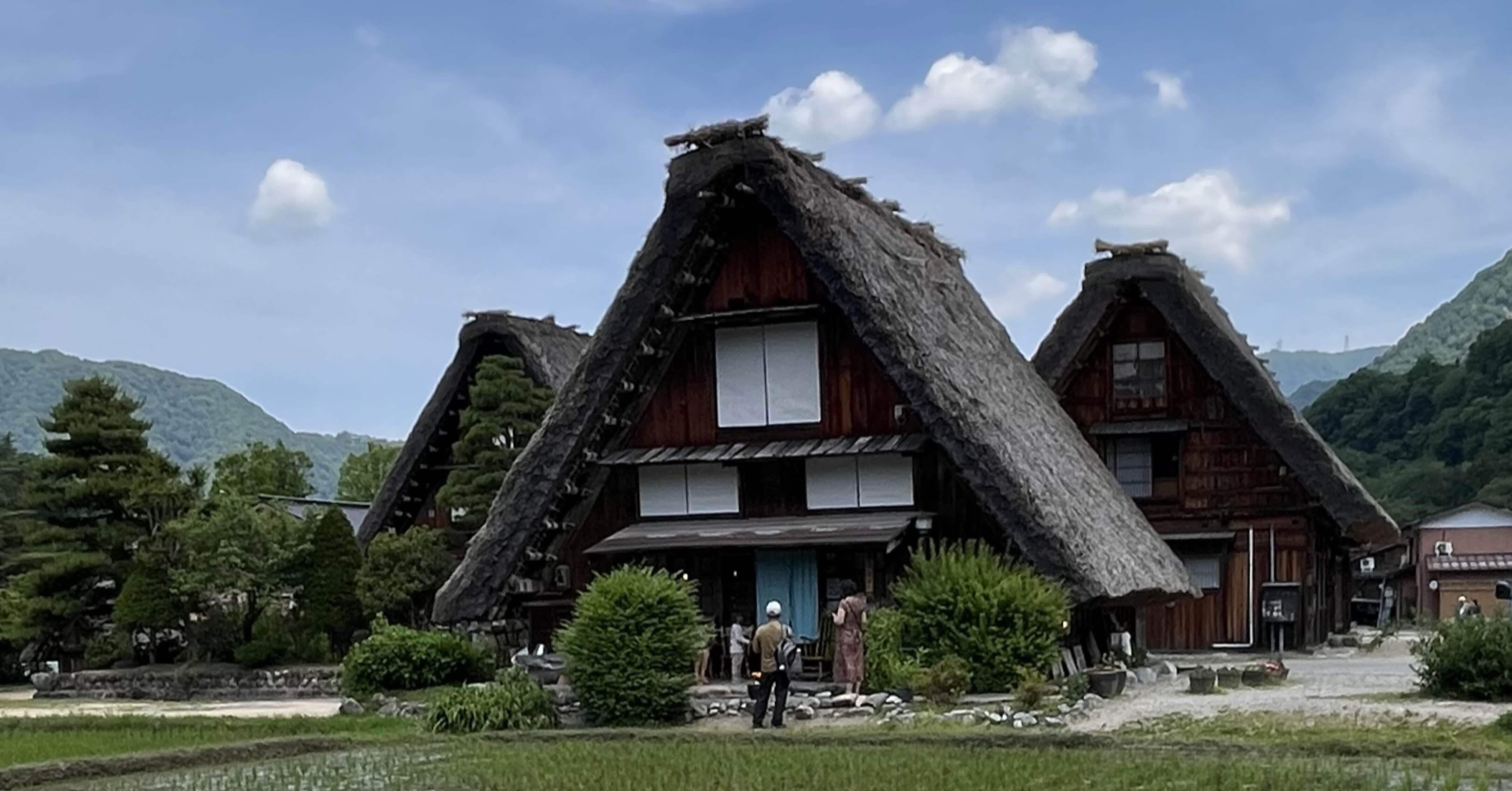 🛵世界遺産❕白川郷の合掌造り集落❣️📚LL｜まるまるの虫 カメさん
