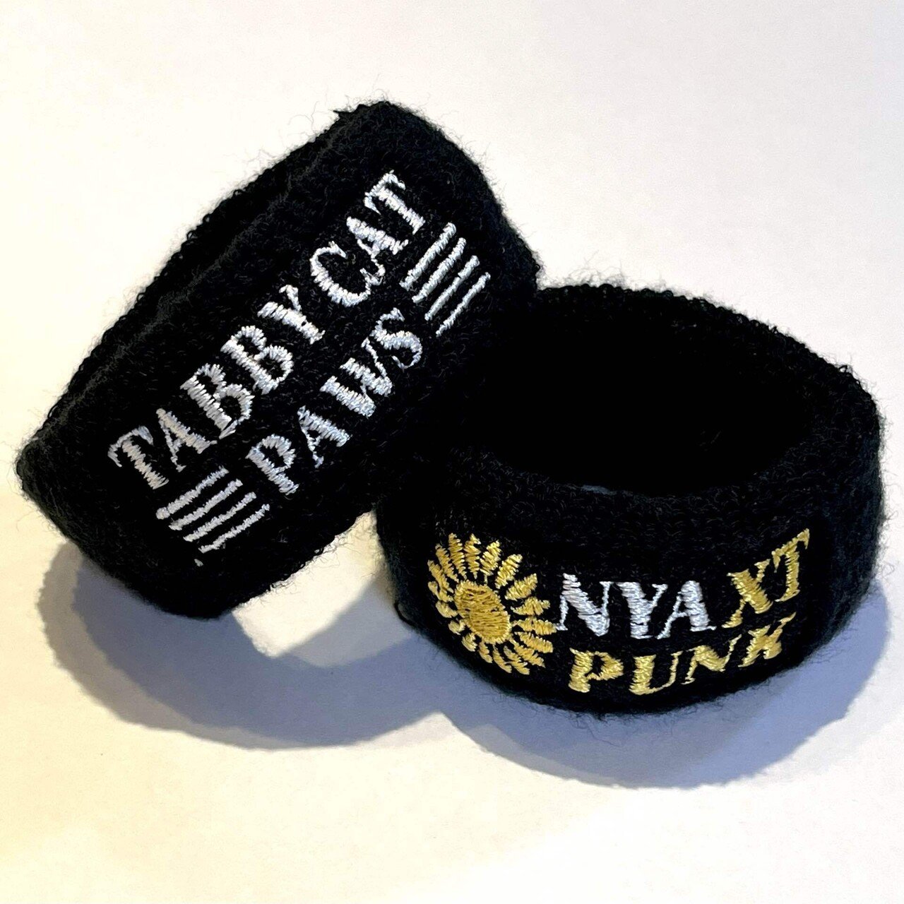 黒柳 能生 TABBY CAT PAWS NEXT PUNKISM Tシャツ TABBY CAT PAWS 待ち猫Tシャツ 黒柳能生 - メルカリ