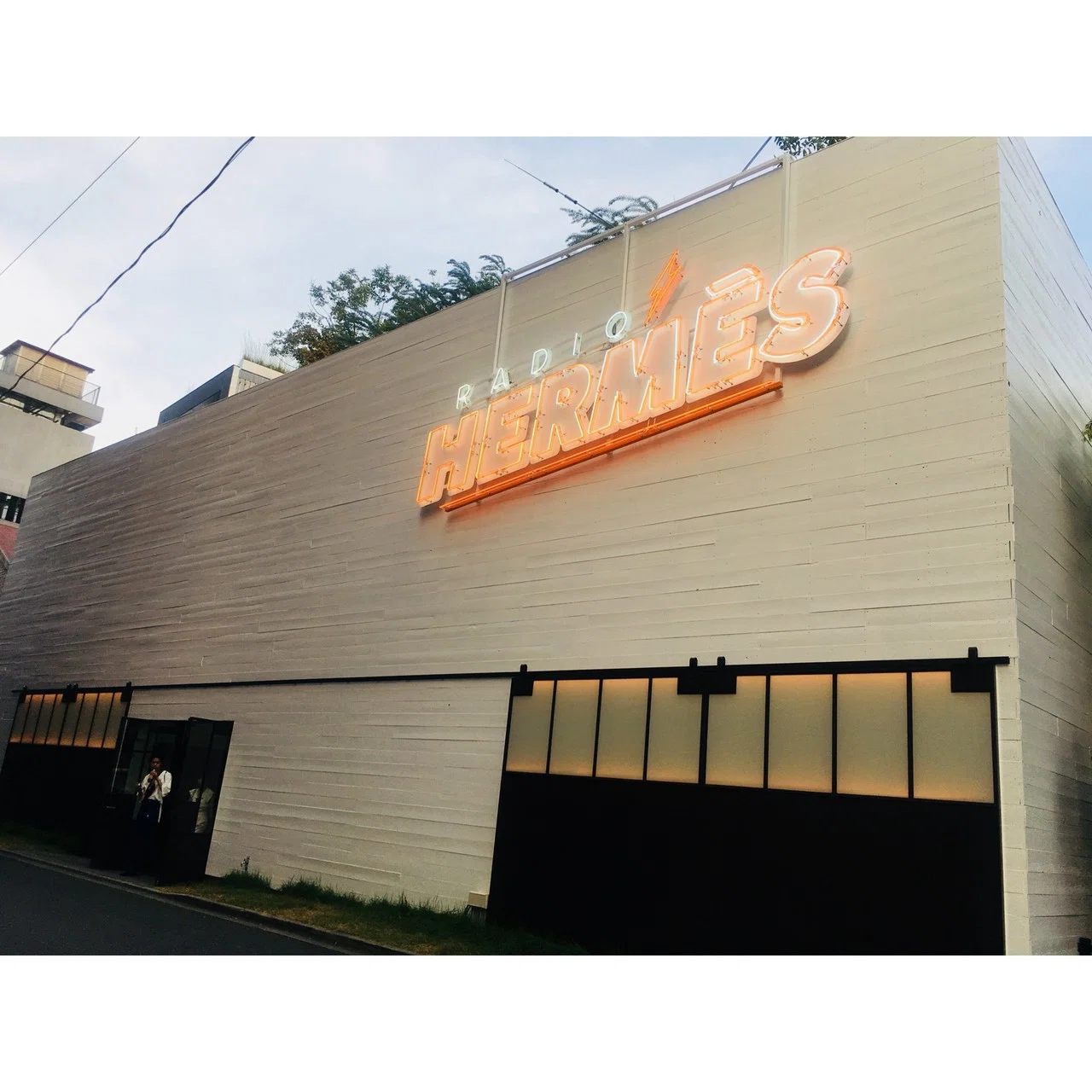 HERMES エルメス　銀座店限定　ラジオ　稼働未確認 ラジオエルメス（Radio Hermes）：期間限定ラジオ局、観て聴いて楽しむ