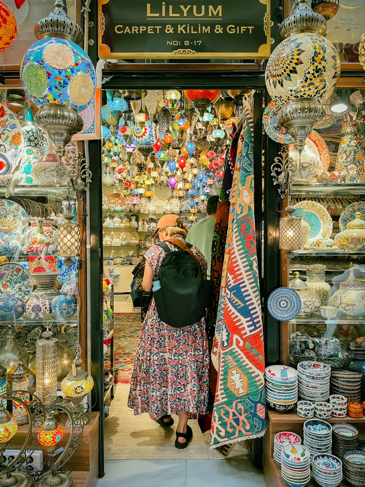 イスタンブール編/雑貨屋 Lilyum Carpet & Kilim & Gıft｜オランダで