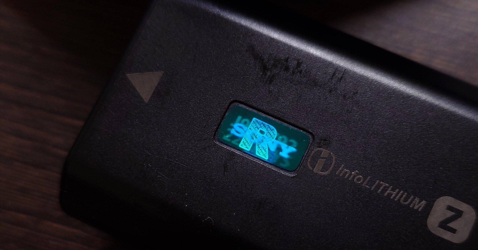 比較的)精巧なNP-FZ100の偽物の話｜327