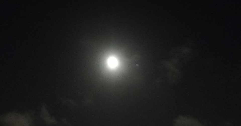 魚座の満月 被害者意識を手放し 内なる幸福に繋がって無条件の愛を 魚座の満月 被害者意識を手放し 内なる幸福に繋がって無条件の愛を