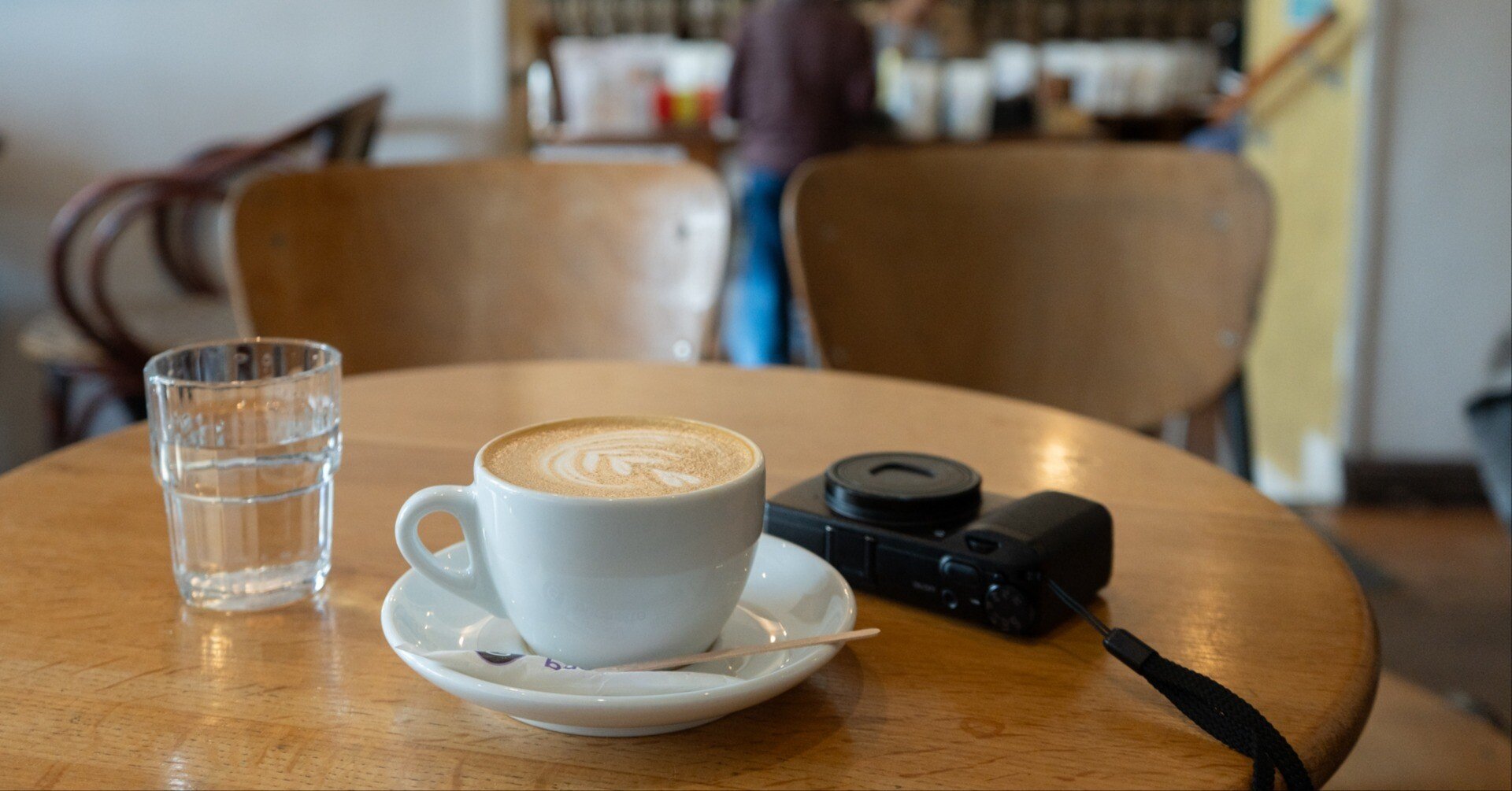 街角の小さなカフェで、15年前の思い出を回収した話。【パリ旅日記 7