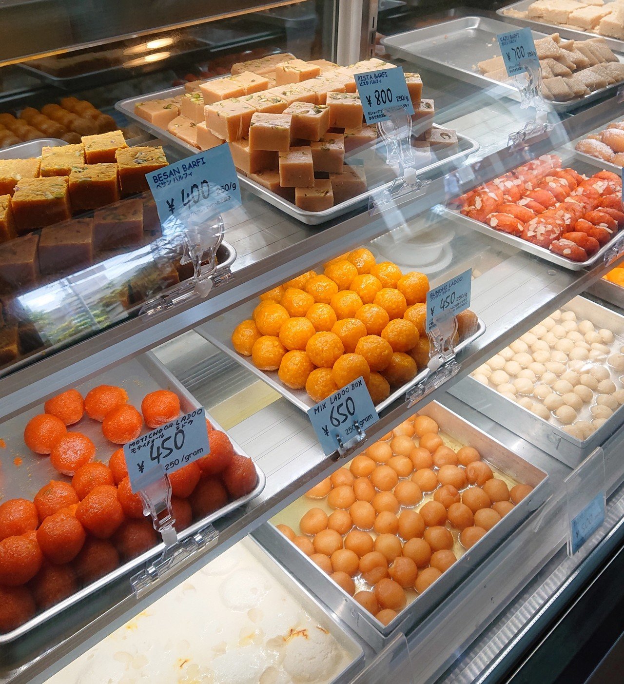 脳天まで痺れる甘さに酔いしれて。インドスイーツ専門店＠西葛西