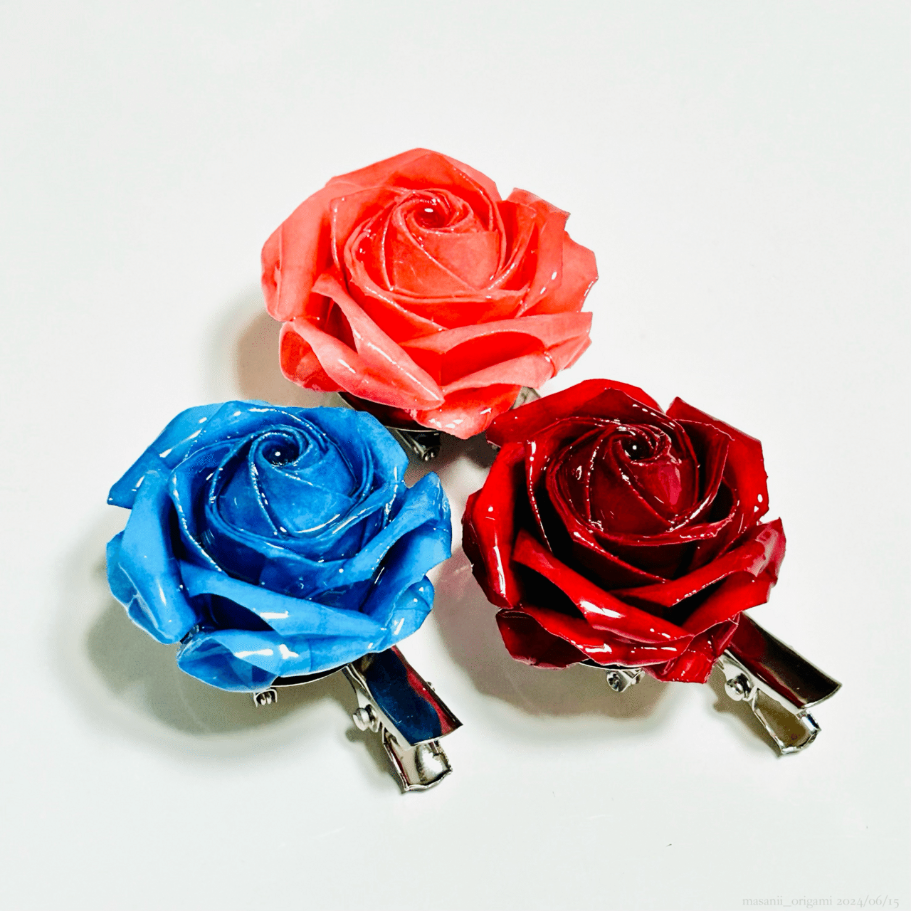 194 人気レジン作家さんのロイヤルブルー薔薇一輪と薔薇ビーズ✖︎3Aガラス 194 人気レジン作家さんのロイヤルブルー薔薇一輪と薔薇ビーズ✖︎3A